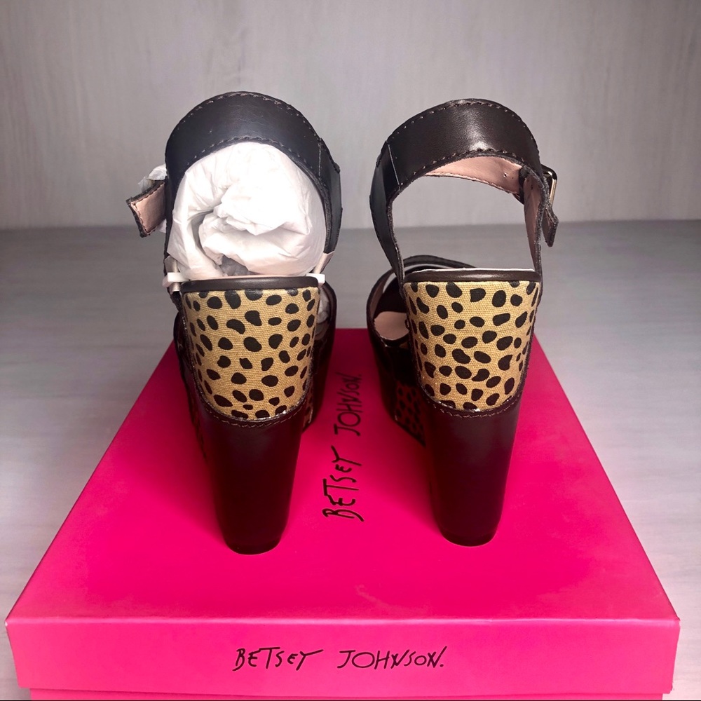 Betsey Johnson Cheetah Print Wedge Sandal. - Picture 5 of 7